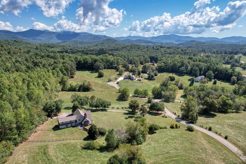 208 Rich Drive, Blairsville GA 30512 - Photo