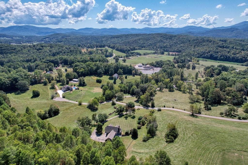 208 Rich Drive, Blairsville GA 30512 - Photo