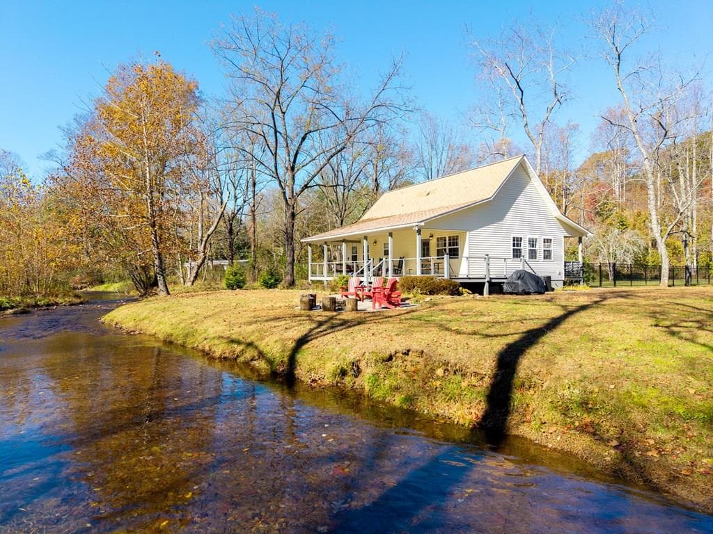 100 Tranquility Lane, Hayesville NC 28904 - Primary photo