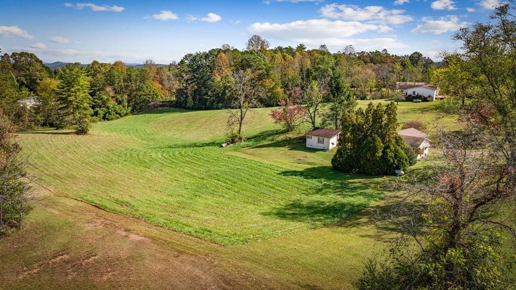 121 Orchard Boulevard, Blue Ridge GA 30513 - Photo