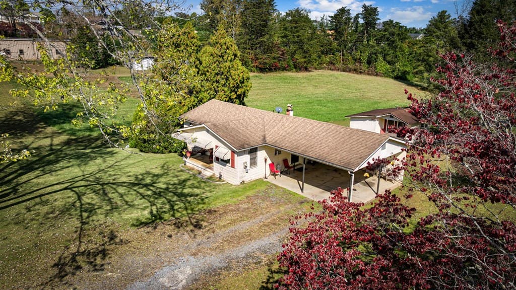 121 Orchard Boulevard, Blue Ridge GA 30513 - Photo