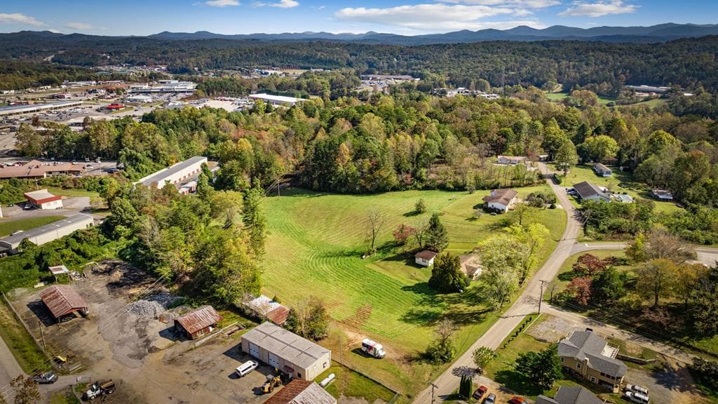 121 Orchard Boulevard, Blue Ridge GA 30513 - Primary photo