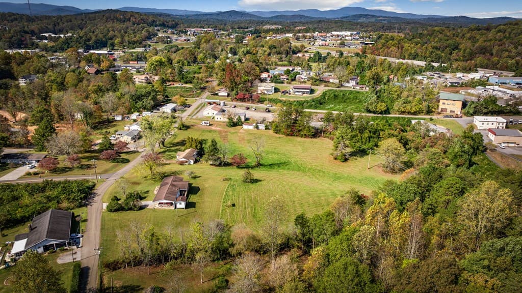 121 Orchard Boulevard, Blue Ridge GA 30513 - Photo