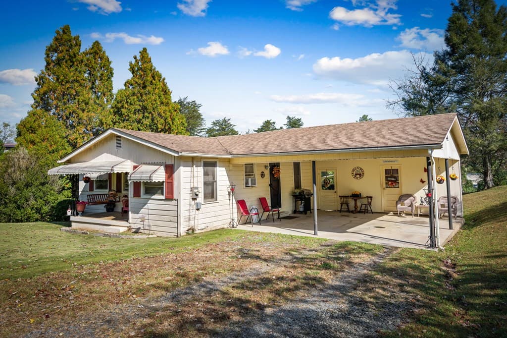 121 Orchard Boulevard, Blue Ridge GA 30513 - Photo