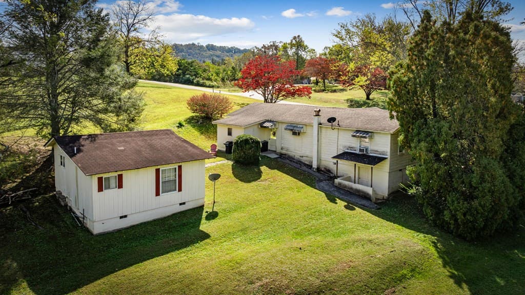 121 Orchard Boulevard, Blue Ridge GA 30513 - Photo