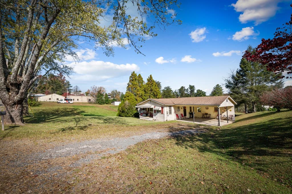 121 Orchard Boulevard, Blue Ridge GA 30513 - Photo