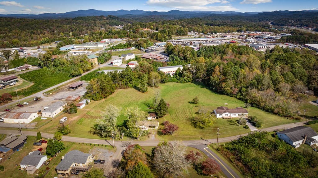 121 Orchard Boulevard, Blue Ridge GA 30513 - Photo