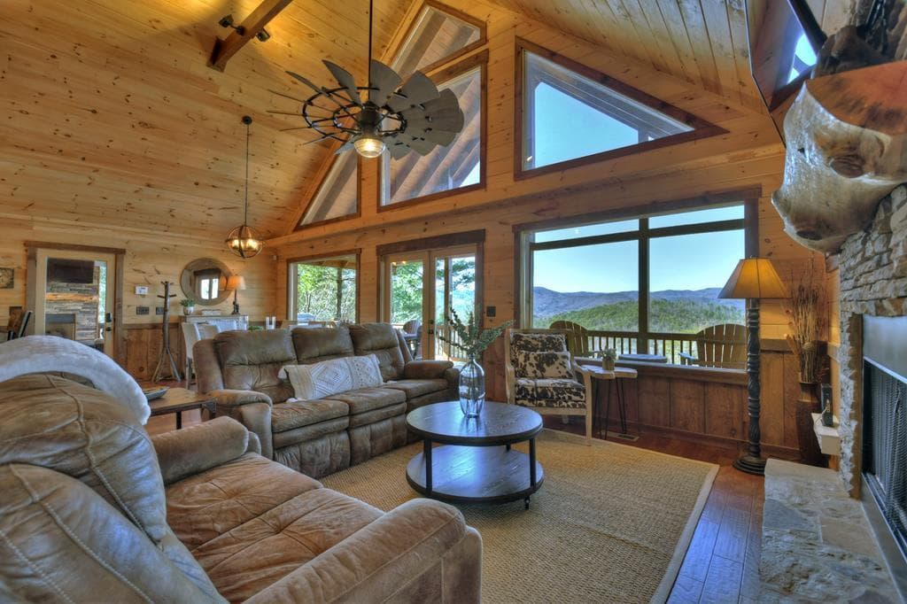 136 Oasis Drive, Blue Ridge GA 30513 - Photo