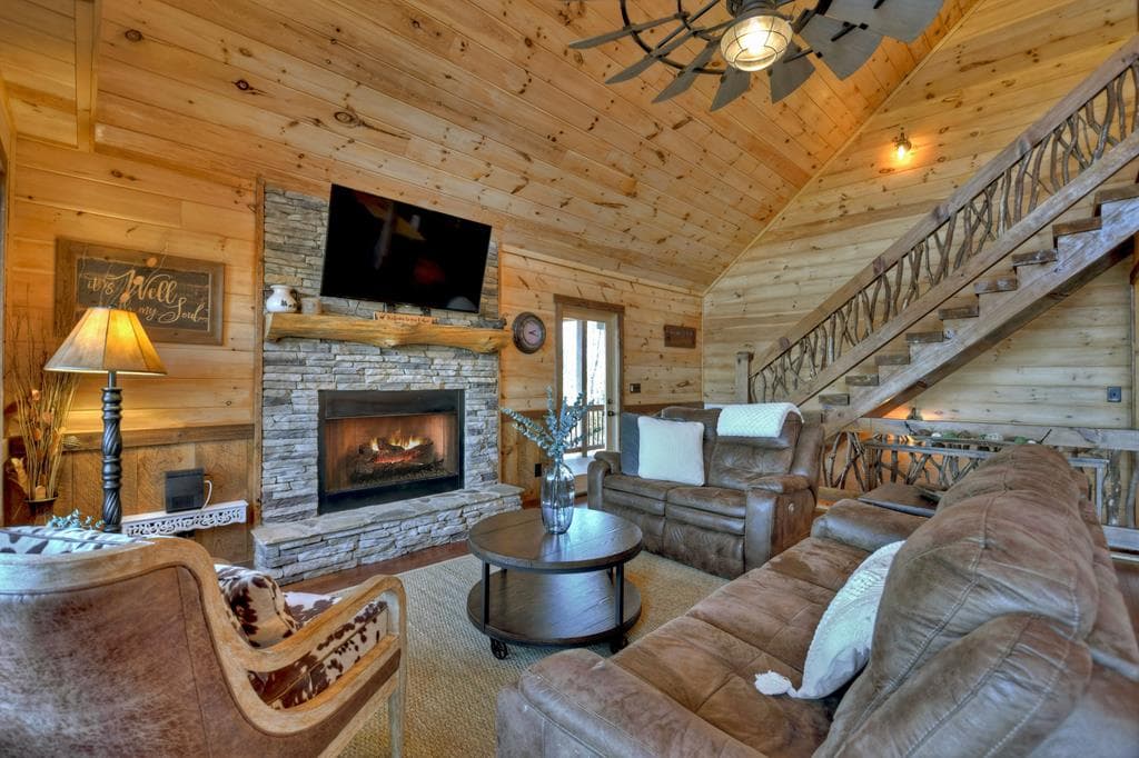 136 Oasis Drive, Blue Ridge GA 30513 - Photo