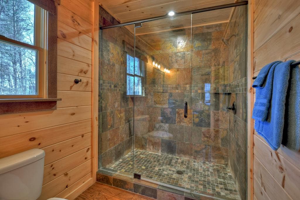 136 Oasis Drive, Blue Ridge GA 30513 - Photo
