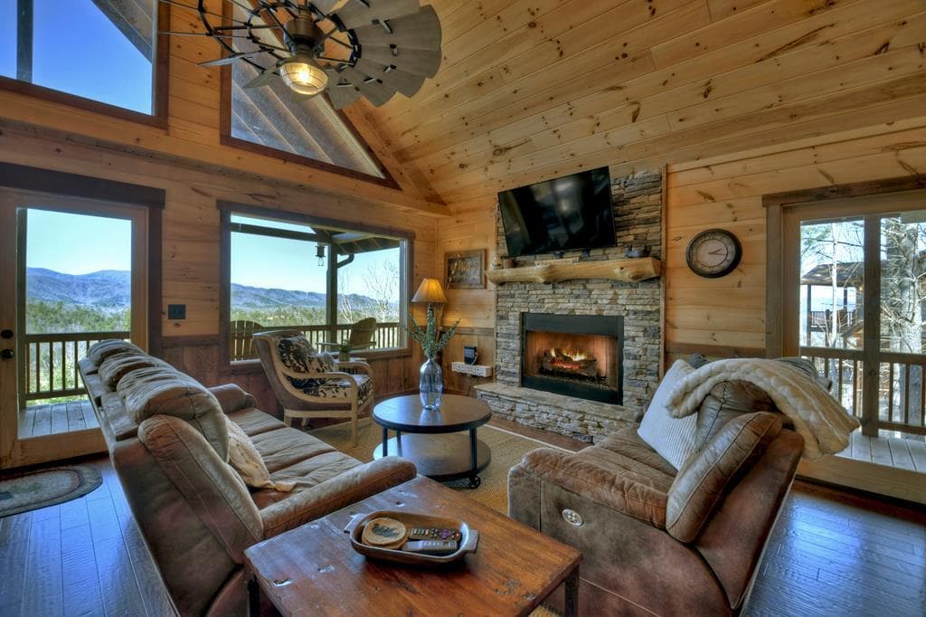 136 Oasis Drive, Blue Ridge GA 30513 - Photo