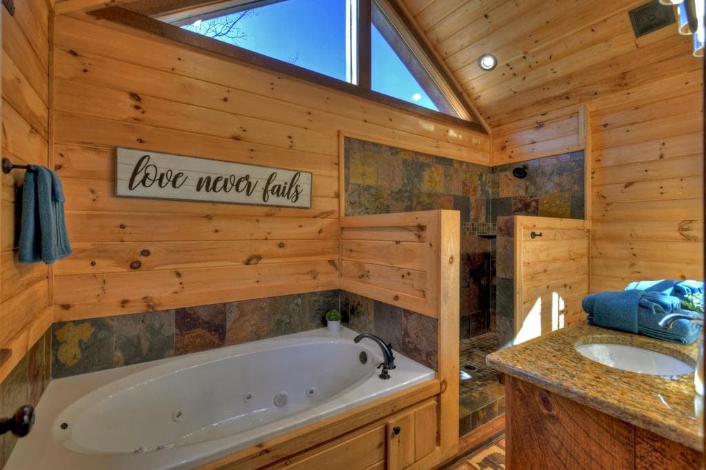 136 Oasis Drive, Blue Ridge GA 30513 - Photo