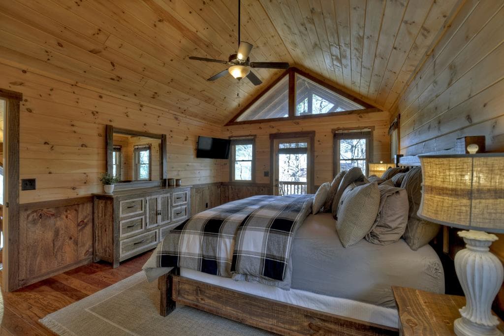 136 Oasis Drive, Blue Ridge GA 30513 - Photo
