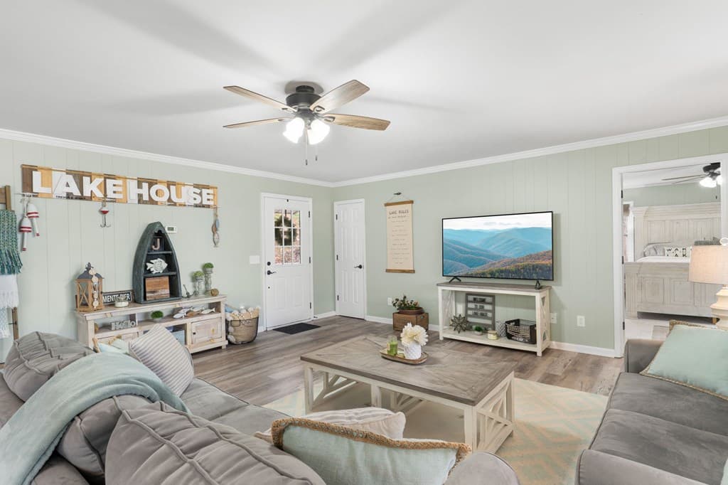 1612 Lakeview Dr, Young Harris GA 30582 - Photo