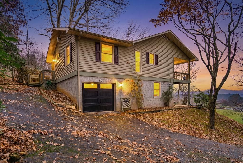 1612 Lakeview Dr, Young Harris GA 30582 - Primary photo