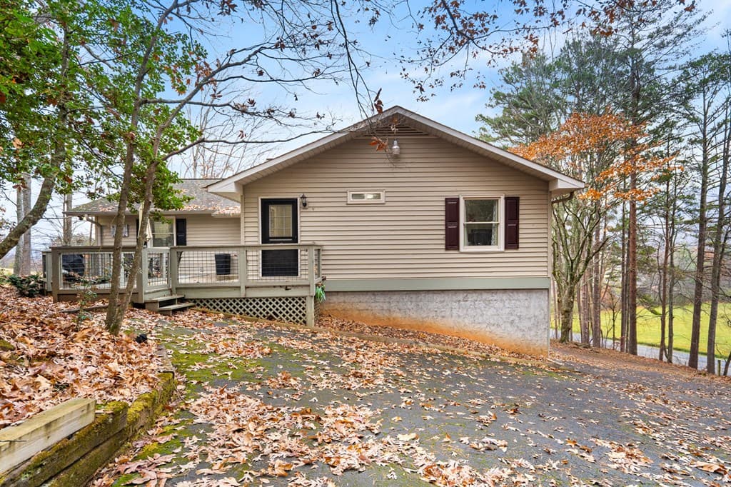 1612 Lakeview Dr, Young Harris GA 30582 - Photo
