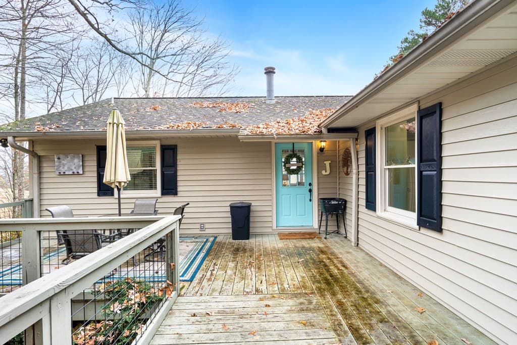 1612 Lakeview Dr, Young Harris GA 30582 - Photo
