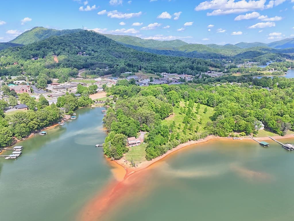 314 Lakeside Drive, Hiawassee GA 30546 - Photo
