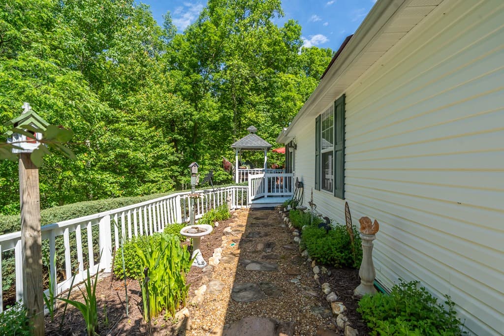724 Fish Cove Road, Blairsville GA 30512 - Photo