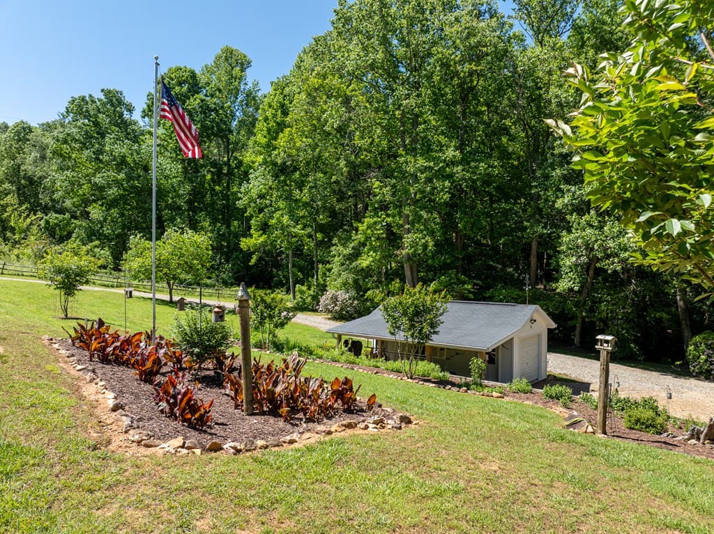 724 Fish Cove Road, Blairsville GA 30512 - Photo