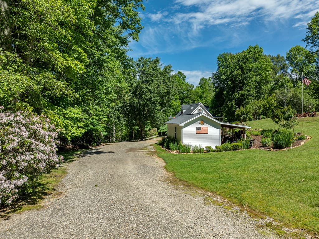 724 Fish Cove Road, Blairsville GA 30512 - Photo