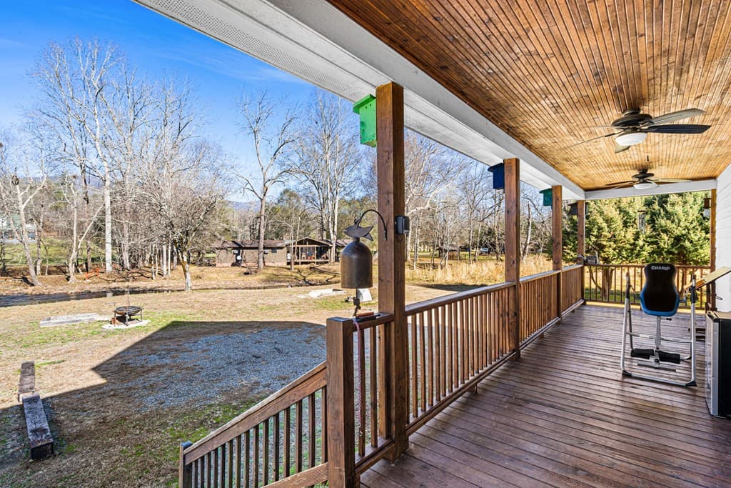328 Pauls Meadow Drive, Hayesville NC 28904 - Photo