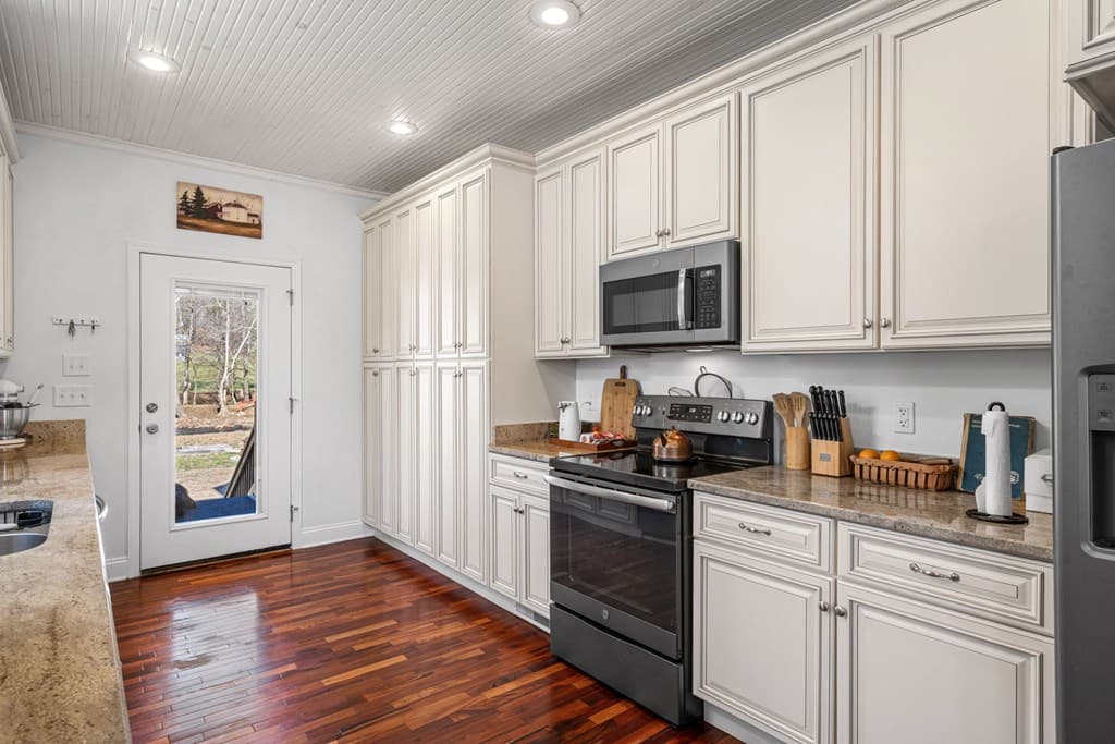 328 Pauls Meadow Drive, Hayesville NC 28904 - Photo