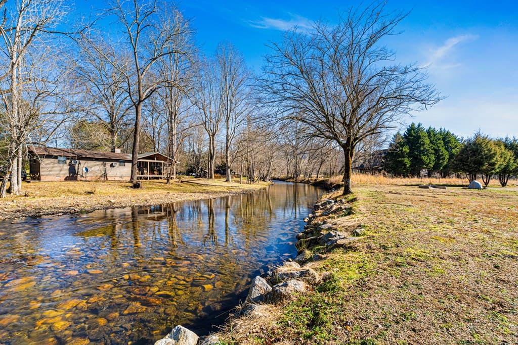 328 Pauls Meadow Drive, Hayesville NC 28904 - Photo