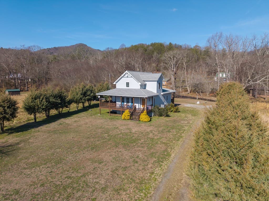 328 Pauls Meadow Drive, Hayesville NC 28904 - Photo