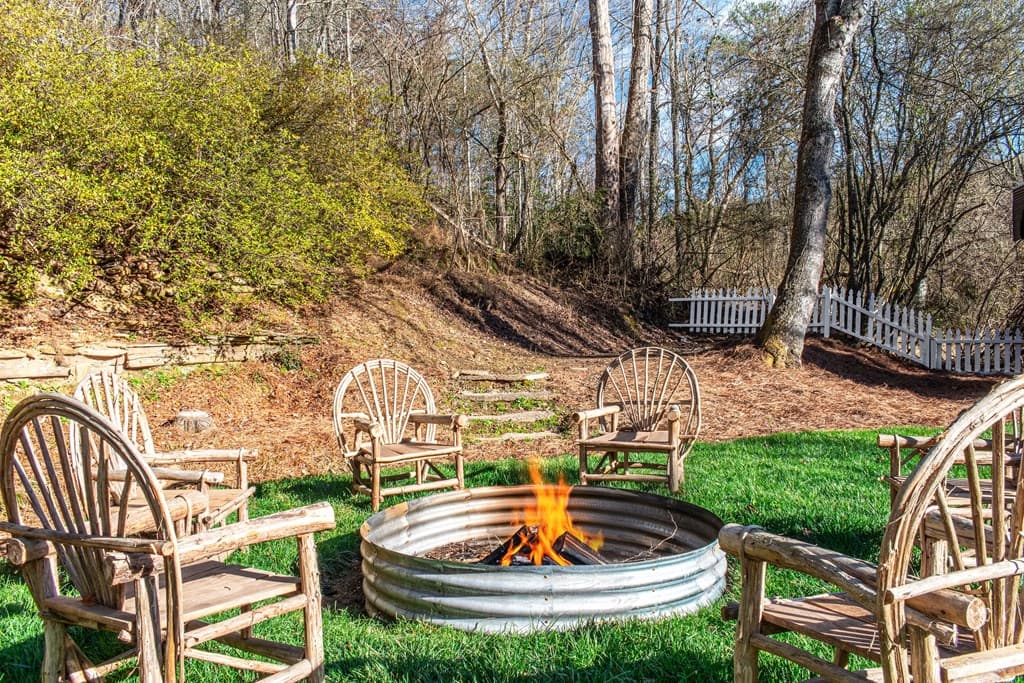 8679 Lakewood Hwy, Mineral Bluff GA 30559 - Photo