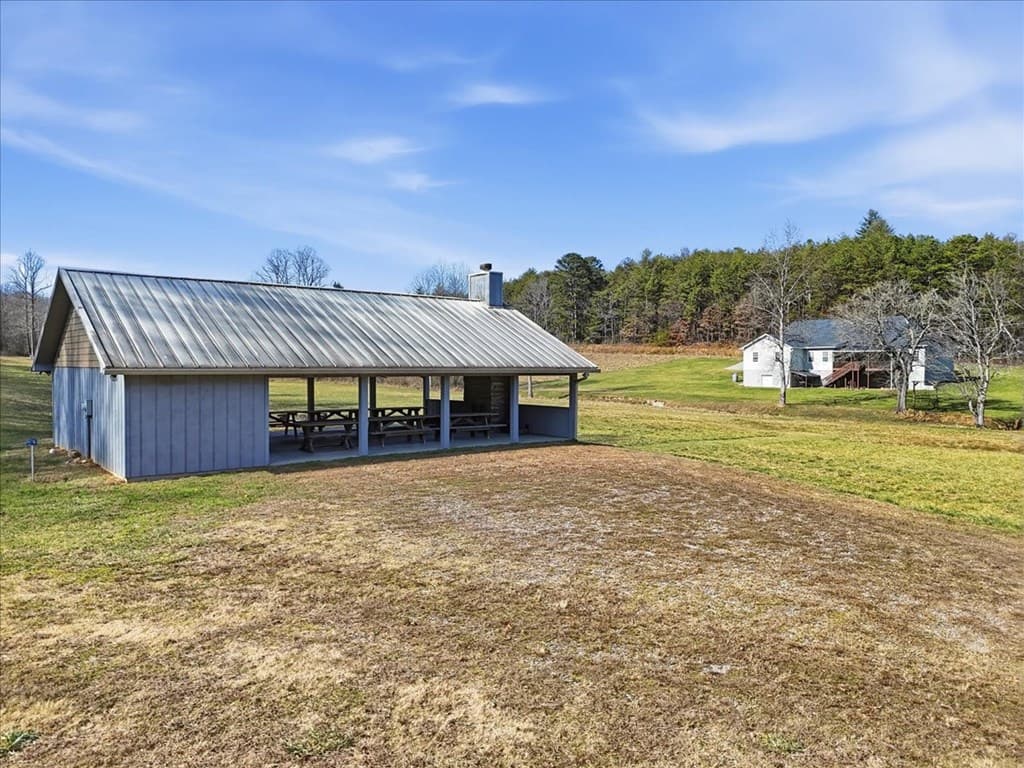 135 Floyds Way, Blairsville GA 30512 - Photo