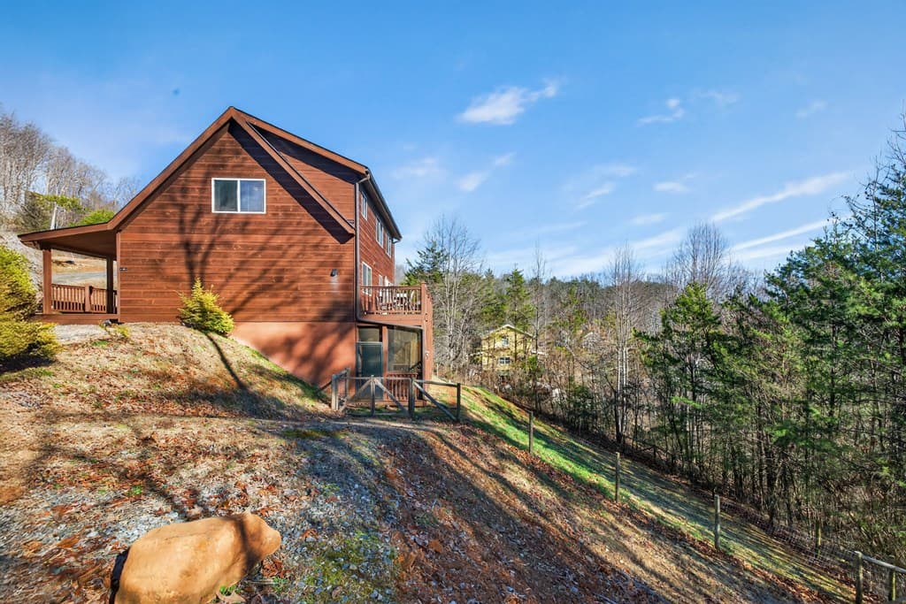 223 Red Bud Lane, Hiawassee GA 30546 - Photo