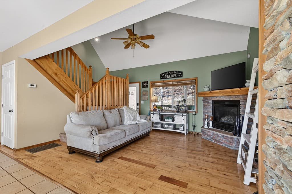 223 Red Bud Lane, Hiawassee GA 30546 - Photo