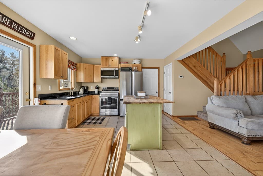 223 Red Bud Lane, Hiawassee GA 30546 - Photo