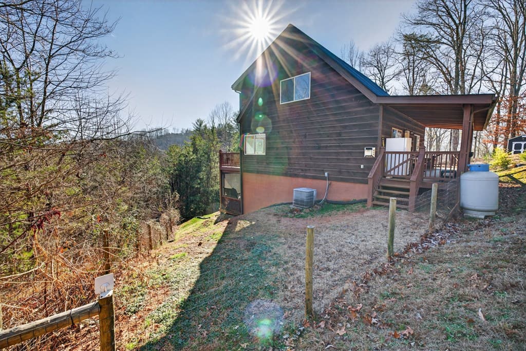 223 Red Bud Lane, Hiawassee GA 30546 - Photo