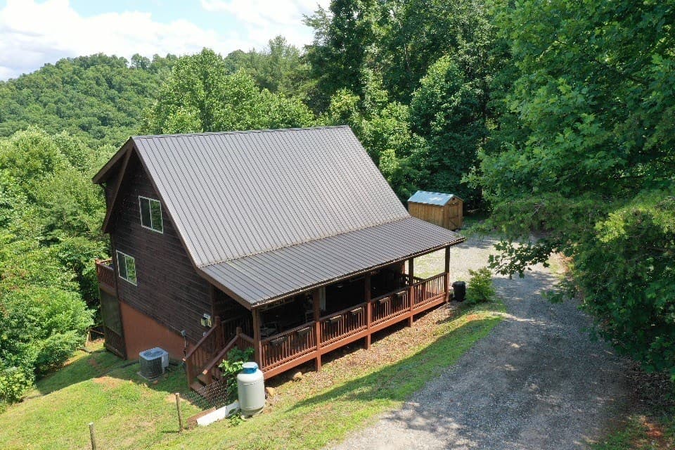 223 Red Bud Lane, Hiawassee GA 30546 - Photo