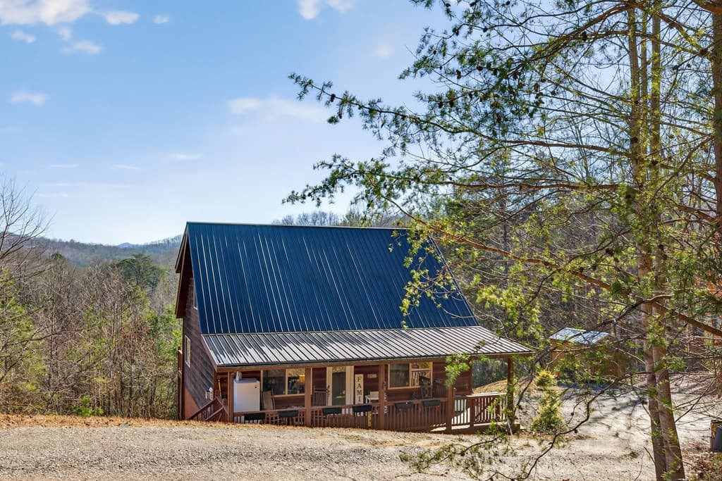 223 Red Bud Lane, Hiawassee GA 30546 - Photo