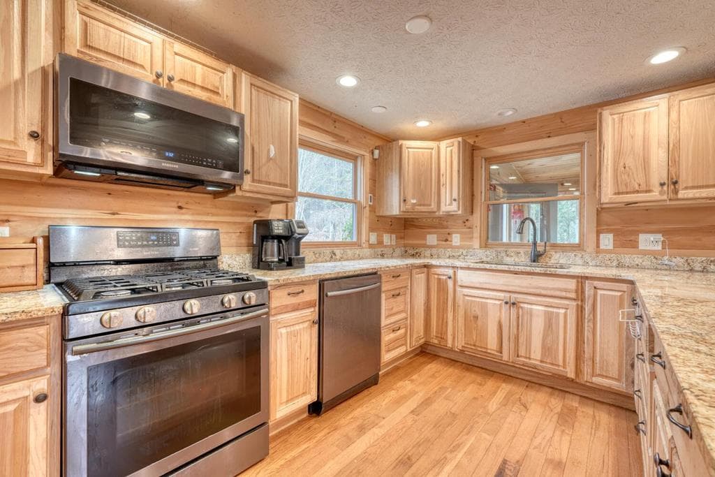 357 Nottely Woods Road E, Blairsville GA 30512 - Photo