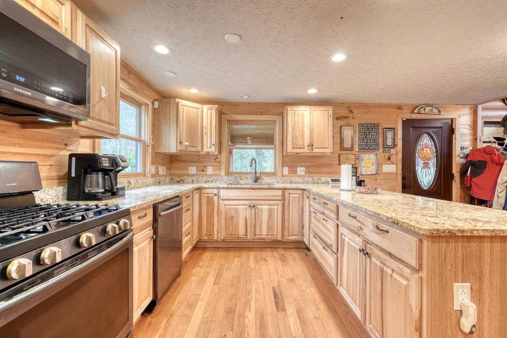 357 Nottely Woods Road E, Blairsville GA 30512 - Photo