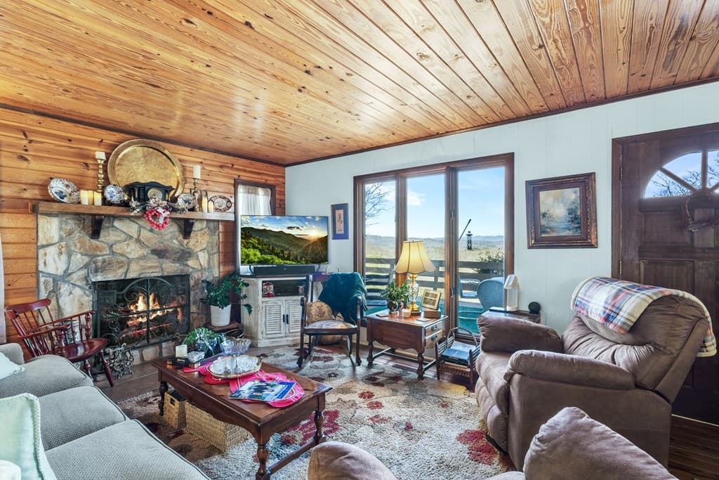 416 Autumn Hills Drive, Blairsville GA 30560 - Photo