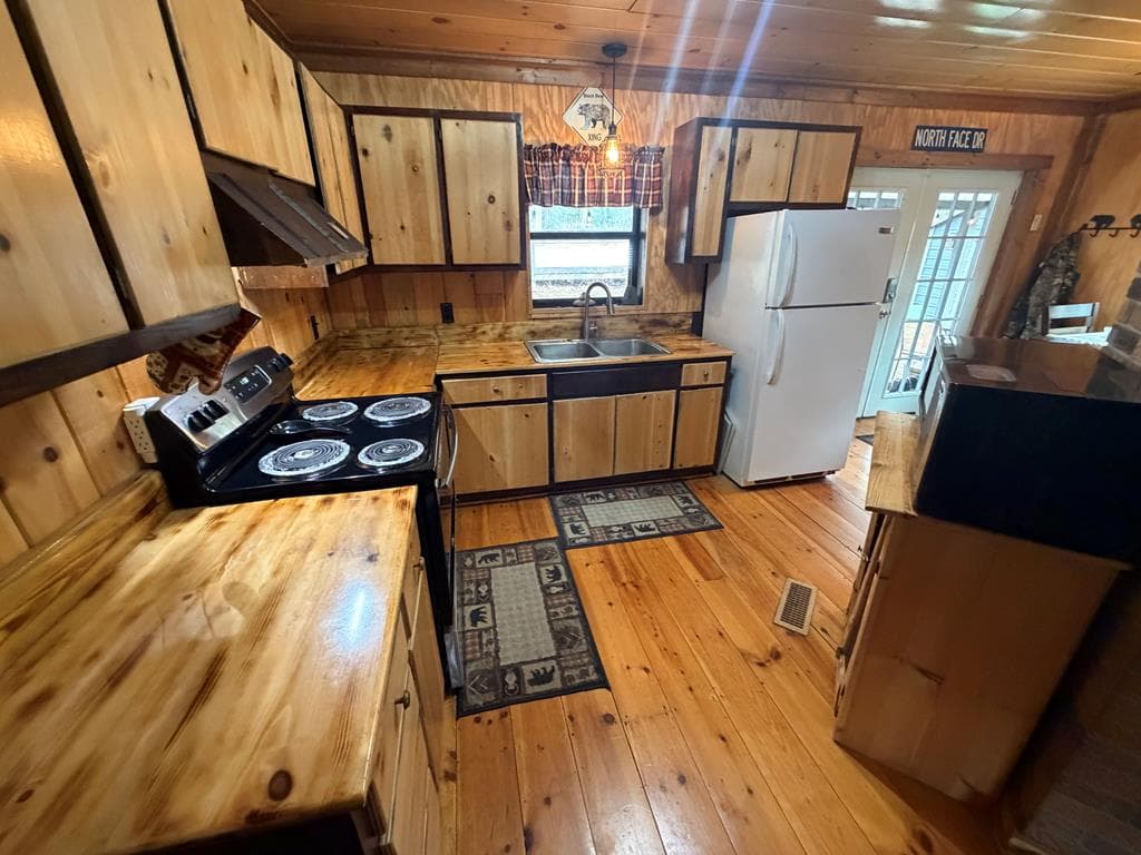 636 Bear Paw Trail, Blue Ridge GA 30513 - Photo