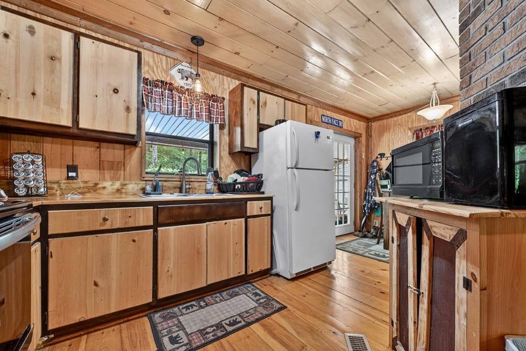 636 Bear Paw Trail, Blue Ridge GA 30513 - Photo
