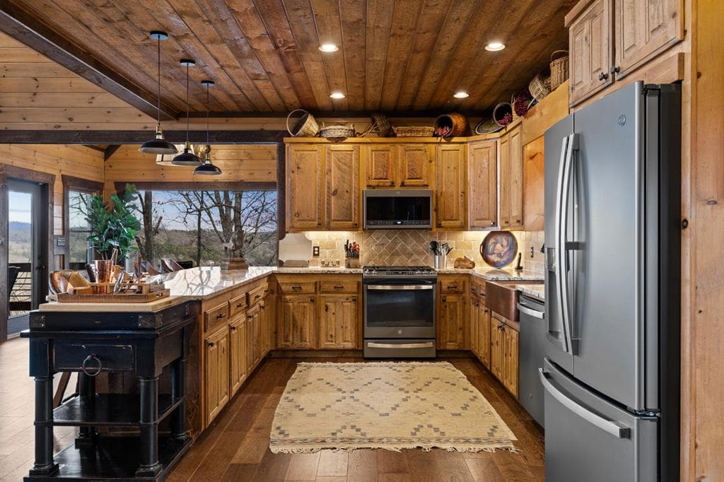 355 W Shalom Court, Blue Ridge GA 30513 - Photo