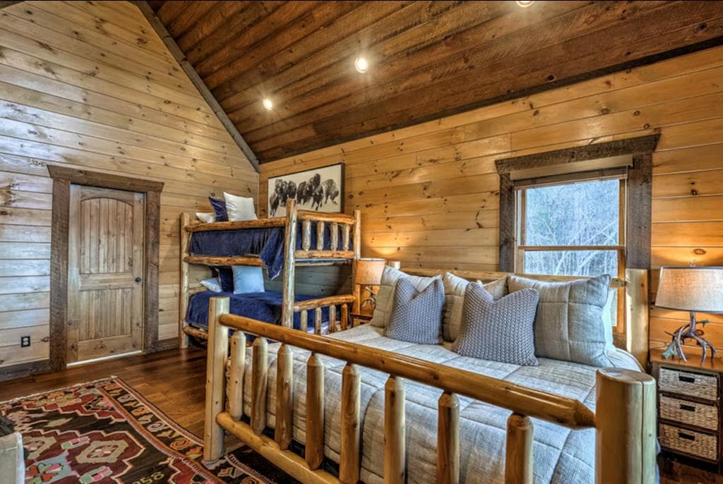 355 W Shalom Court, Blue Ridge GA 30513 - Photo