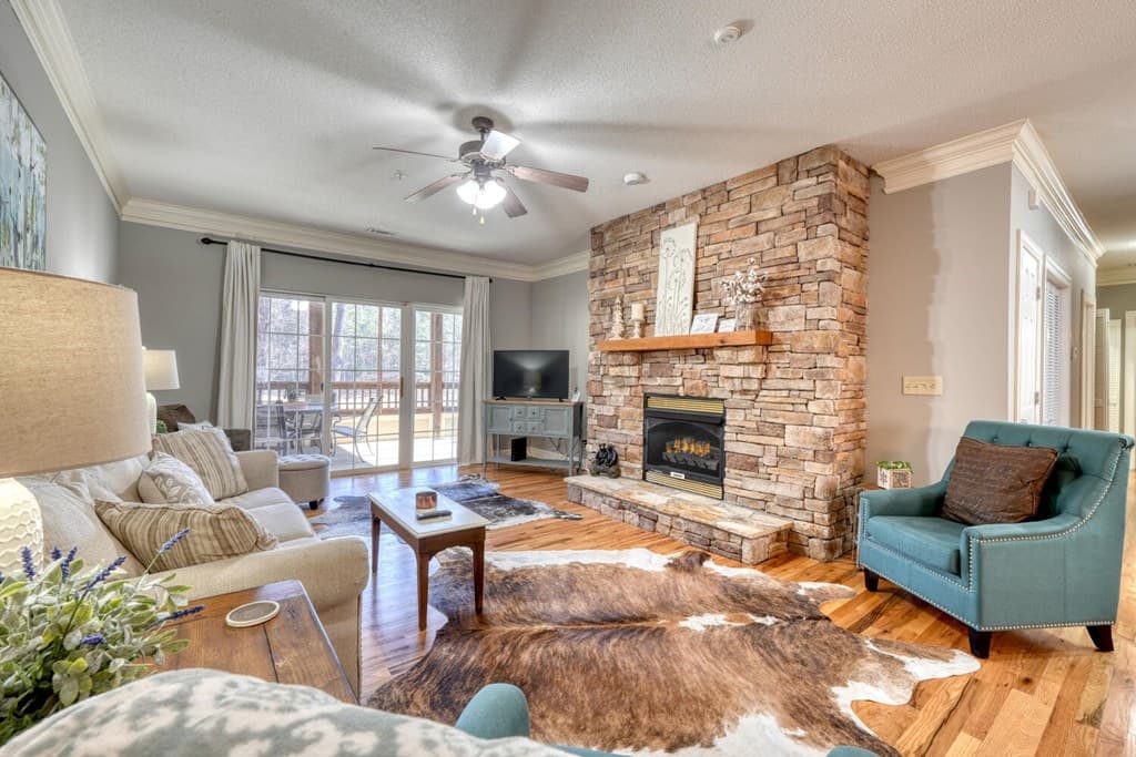 112 Glen Eagle Ct D202, Clayton GA 30525 - Photo