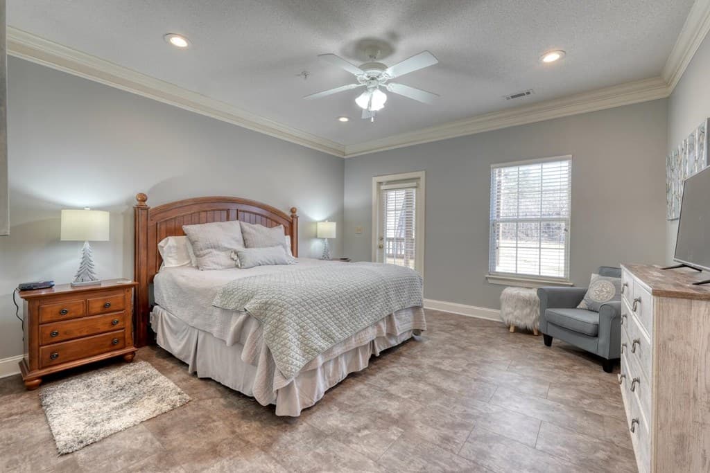 112 Glen Eagle Ct D202, Clayton GA 30525 - Photo