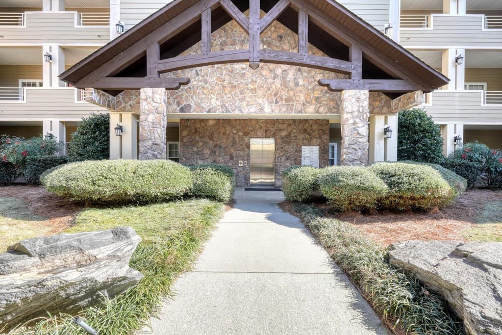 112 Glen Eagle Ct D202, Clayton GA 30525 - Photo