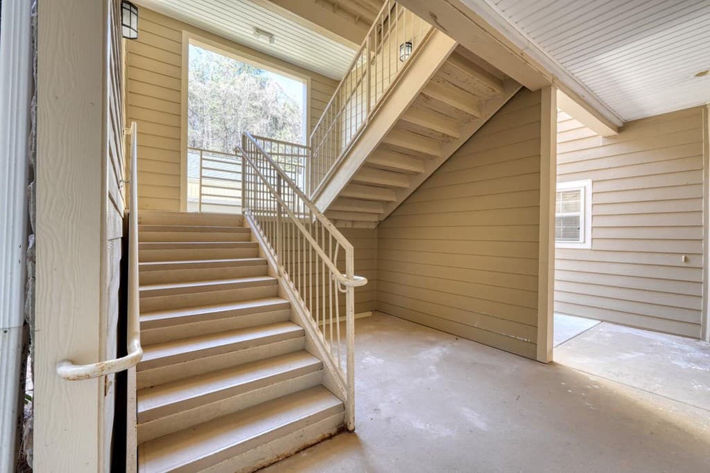 112 Glen Eagle Ct D202, Clayton GA 30525 - Photo