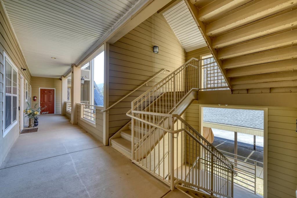 112 Glen Eagle Ct D202, Clayton GA 30525 - Photo