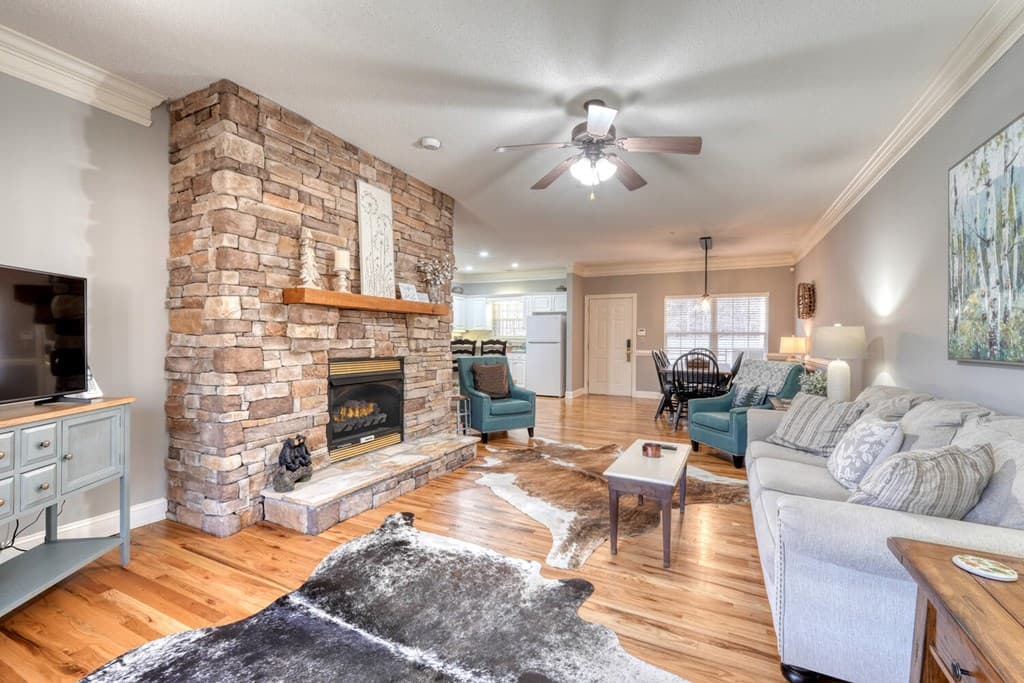 112 Glen Eagle Ct D202, Clayton GA 30525 - Photo